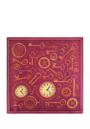 Czerwony szalik z wzorem złotych kluczy w stylu vintage, tarcz zegarów, łańcuchów i kół zębatych ułożonych w dekoracyjnym, steampunkowym stylu.