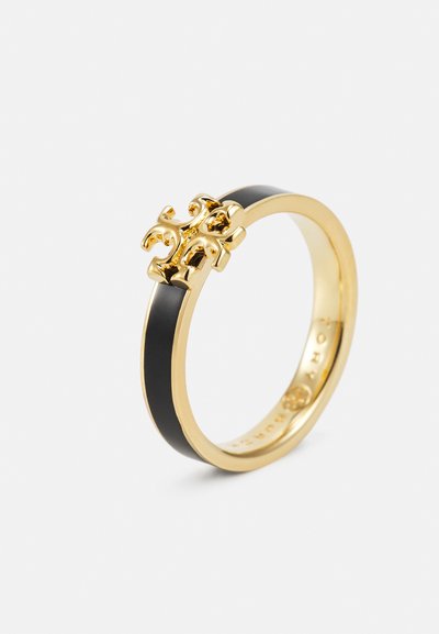Anel banhado a ouro com uma banda preta mate e um destacável acento decorativo em ouro com detalhes intrincados no topo.