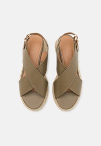 ONLY SHOES ONLMINERVA - Platåsandaletter - brown/yellow
