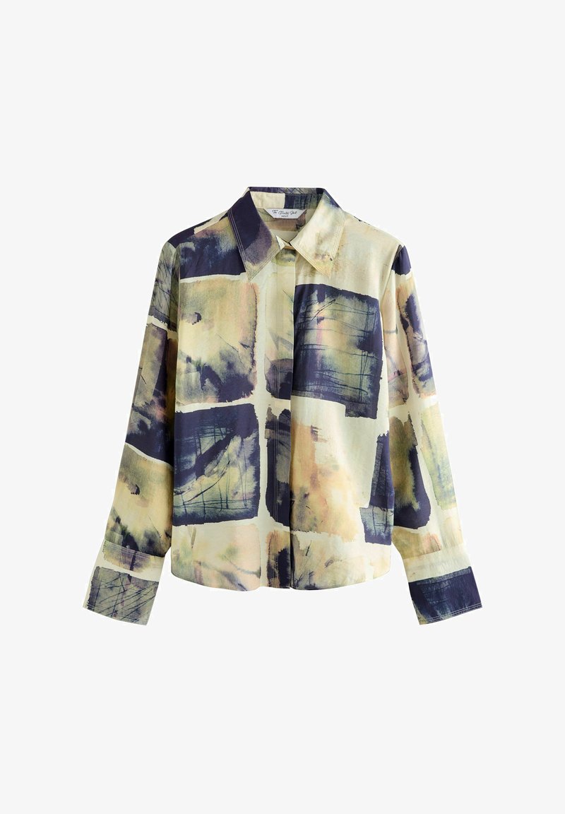 Chemise à manches longues avec un imprimé abstrait beige et marine, dotée d'un col et d'une fermeture à boutons. Tissu léger avec une texture lisse.