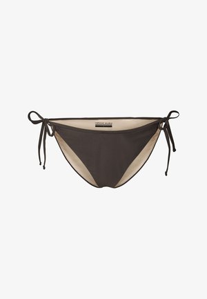 Fund de bikini maro cu închideri laterale cu șnur. Prezintă o textură netedă și un model interior bej contrastant. Eticheta este vizibilă în interior.