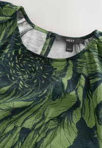 Ej vald, green floral