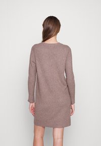 ONLY ONLRICA LIFE L/S O-NECK  - Stickad klänning - brownie melange