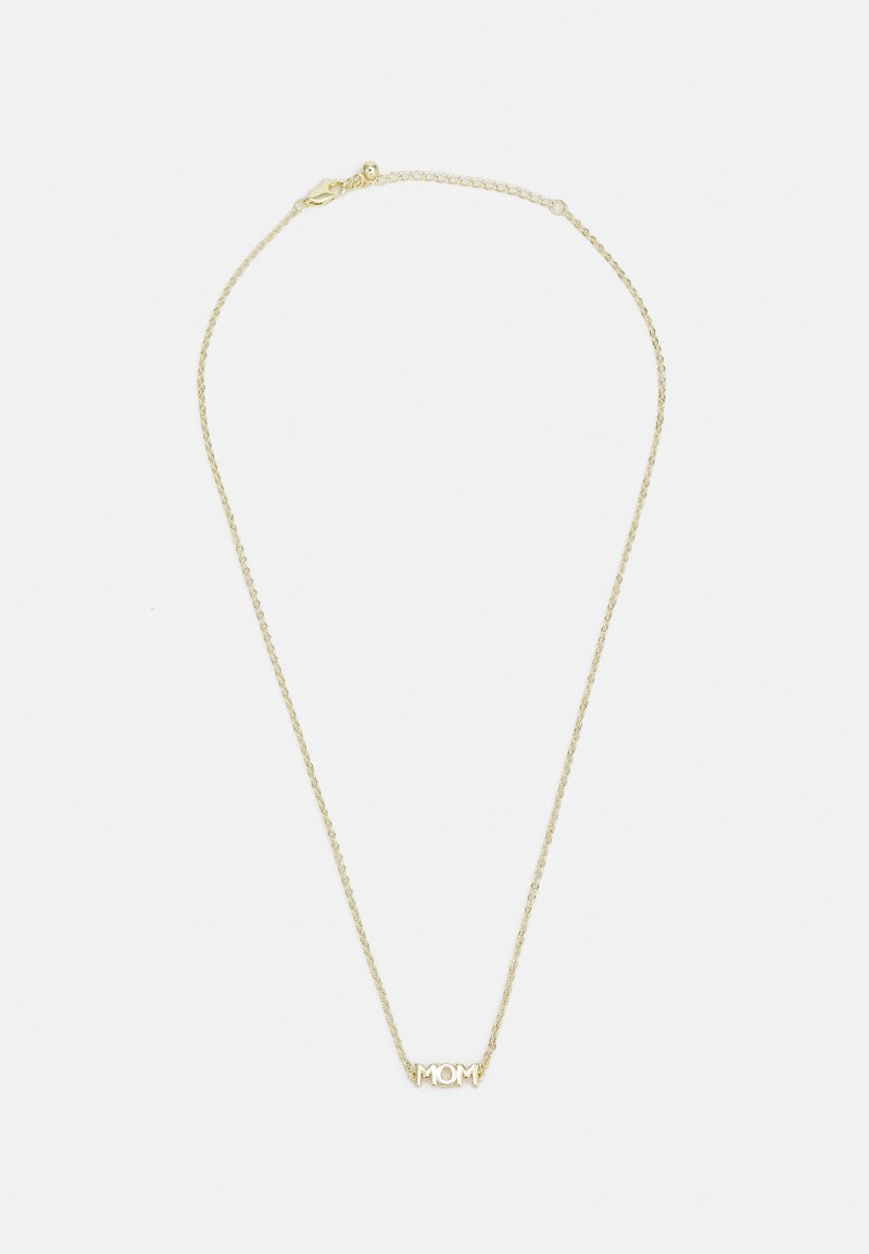 Guld halskæde med en fin kæde og en central vedhæng med ordet "MOM" i blokbogstaver. Enkel design med poleret finish.