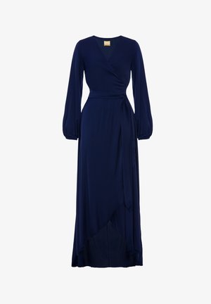 Granatowa sukienka kopertowa z lekkiego materiału, z długimi rękawami puff, głębokim dekoltem w literę V oraz asymetrycznym dołem o miękkich draperiach.