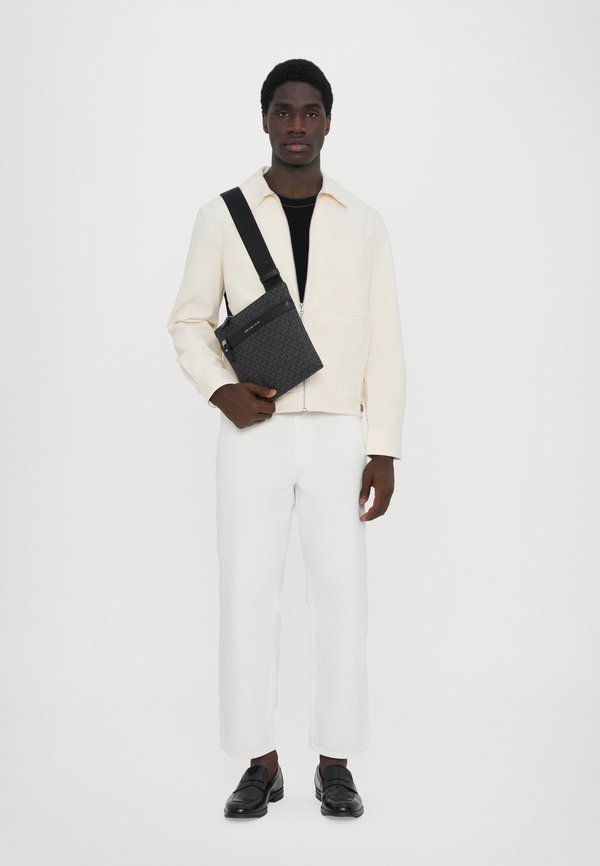 FLAT XBODY - Cross body bag