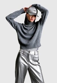 Jumper - grey