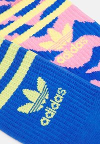 adidas Originals X FARM RIO CREW 2 PACK - Zoknik - blue/bliss pink