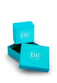 Turkis firkantet smykkeæske med en glat overflade, der har et hvidt logo, som siger "Elli by Julie & Grace." Indeholder et grønt interiør.