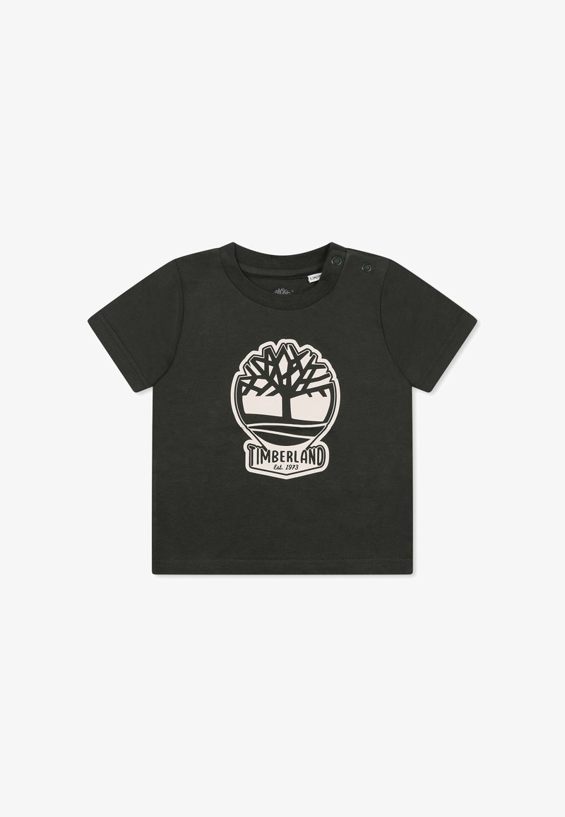 T-shirt nera in cotone con maniche corte e scollo rotondo. Presenta un logo Timberland bianco con un design di albero sul davanti. Due bottoni a pressione sulla spalla.
