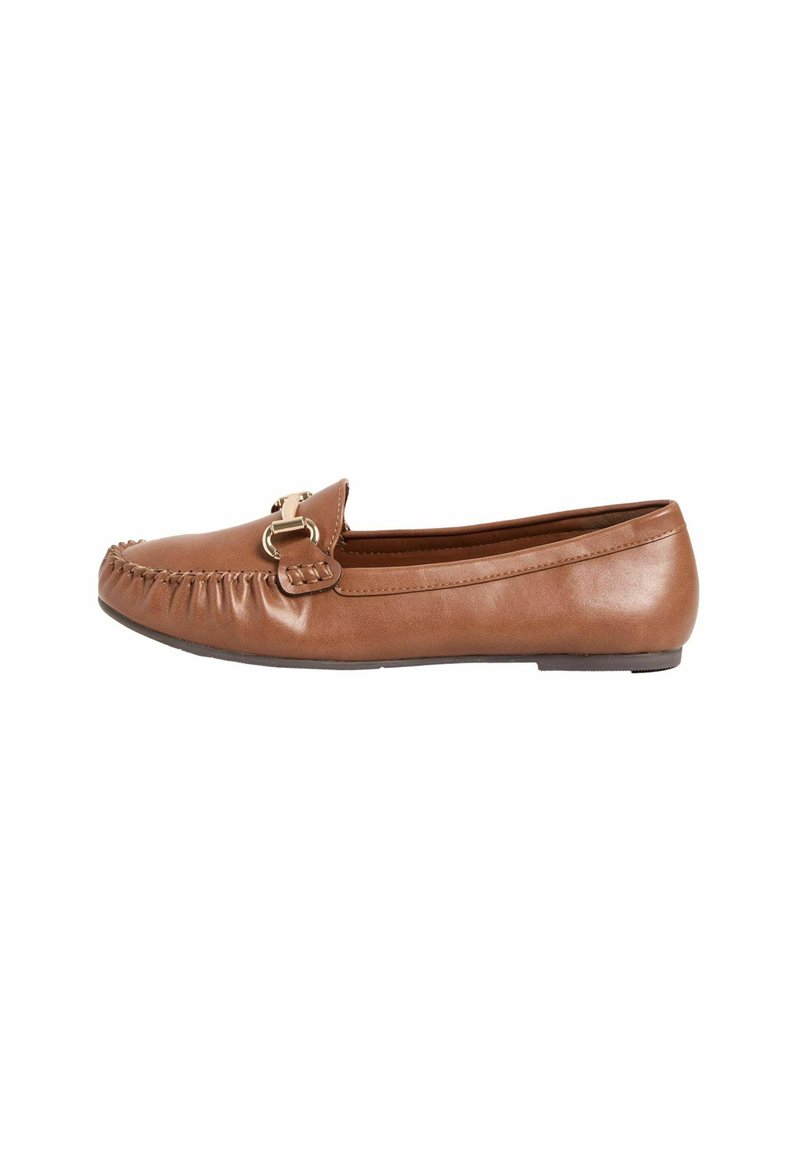 Braune Leder-Mokassin-Ballettschuhe mit runder Spitze, dekorativer Stickerei und einem goldfarbenen Hardware-Detail an der oberen Fläche. Glatte Textur.