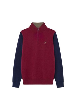 Halv-zip sweater med bordeaux-krop, navy blå ærmer, ribstrikket krave, manchetter og et lille broderet logo på venstre bryst.