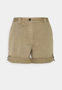 Beige bomullsbyxor med rullade fållar, bälteshällor, knapp framtill och sidofickor som visas mot en vit bakgrund.