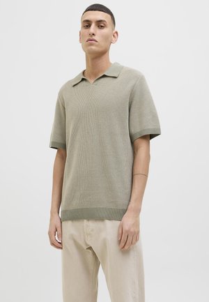 JPRCCEASTON SPLIT NECK - Polo shirt - tea leaf