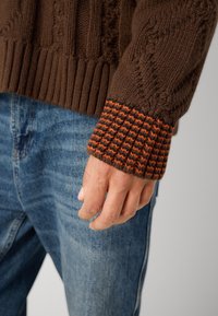Scotch & Soda V NECK LOOSE FIT PULLOVER - Džemperis - demitasse