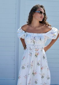 Next PUFF SLEEVE MIDI  - REGULAR FIT - Robe de jour - white ground