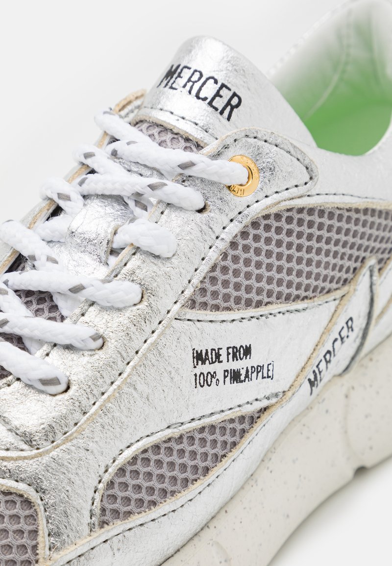 Damen Sneaker low | Mercer Amsterdam W3RD UNISEX Sneaker low silver/silberfarben - YG23793 Damen Sneaker low | Mercer Amsterdam W3RD UNISEX Sneaker low silver/silberfarben - YG23793