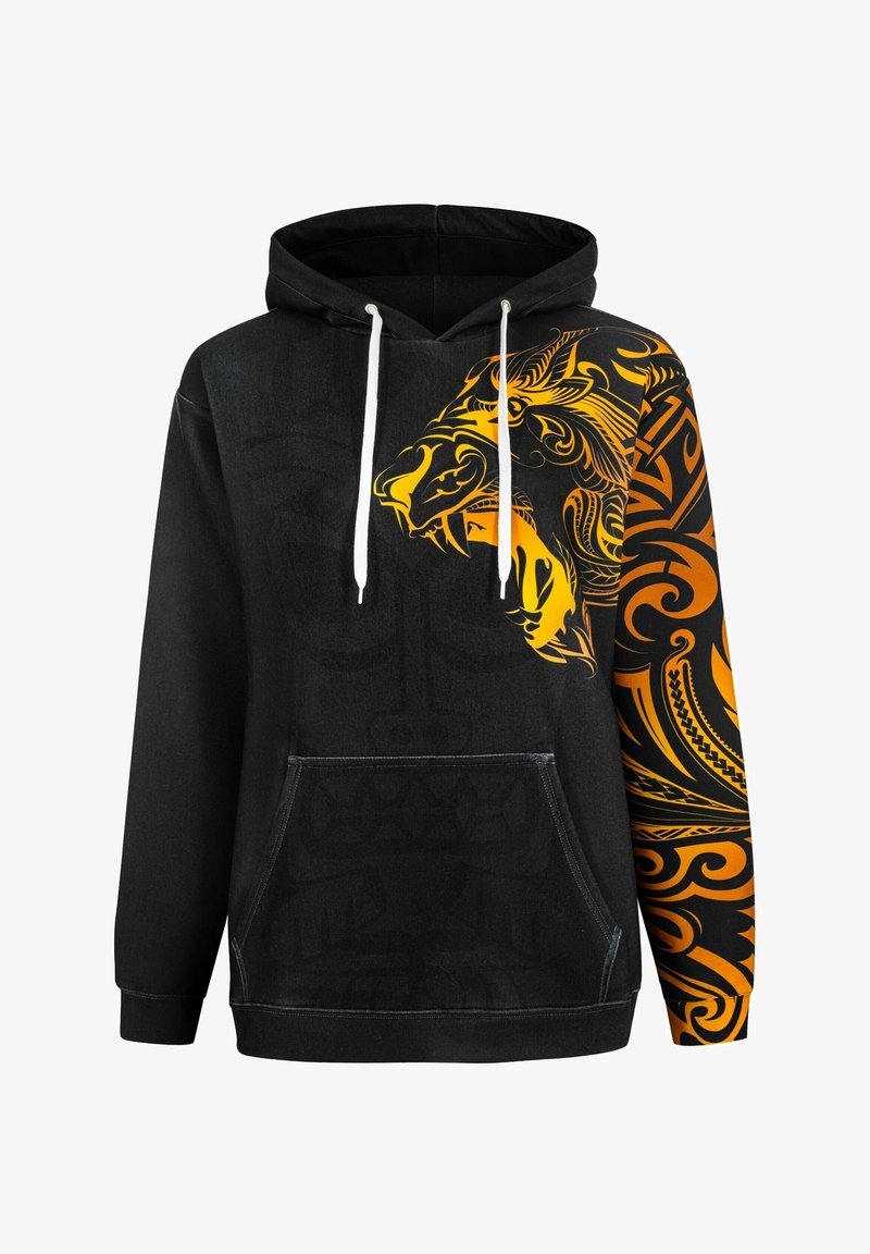 Črna kapuca z žepom spredaj, ki ima velik oranžen motiv leva in zapletene vzorce na desnem rokavu. Material iz mešanice bombaža.