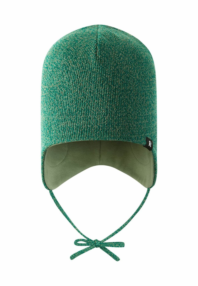 Wełniana czapka w żywym zielonym kolorze z teksturowanym wzorem, z uszami i wiązaniem pod podbródkiem dla zapewnienia pewnego dopasowania. Wnętrze podszyte jednolitym zielonym kolorem.
