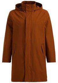 Ruskea vedenpitävä takki, jossa korkea kaulus ja huppu, kaksi sivutaskua ja suora siluetti. Sileä tekstuuri kauttaaltaan.