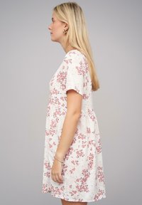 Cloud 5ive MIT KNOPFLEISTE 2-POCKET - Denní šaty - white