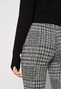 JJXX JXISABEL SOFT NOOS - Vesta na kopčanje - black