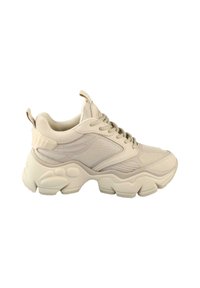 Baskets de sport beige avec panneaux en mesh, accents texturés, semelle arrondie et design à lacets. Équipées d'une languette au talon pour un enfilage facile.