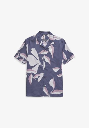 Camicia a maniche corte con bottoni, fondo blu scuro e grandi motivi astratti di foglie bianche e rosa chiaro.