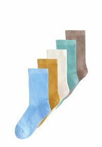 Cinq paires de chaussettes côtelées de couleurs variées : bleu clair, jaune moutarde, blanc, turquoise et marron. Chaque chaussette a une texture lisse.