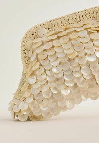 Lipsy SHELL - Pikkulaukku - cream