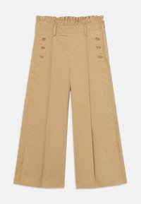 Pantalons larges beiges avec une taille élastique froncée, dotés de trois boutons dorés de chaque côté et d'une texture en coton lisse.