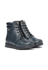 Botas de tobillo de cuero azul oscuro con punta redonda, cierre de cordones y cremallera, cuello acolchado y suela de goma texturizada.