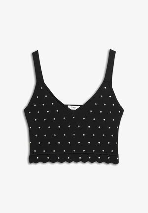 Top corto negro con un escote en V profundo, adornado con tachuelas plateadas dispuestas en un patrón de cuadrícula y un dobladillo en forma de olas. Fabricado en tejido elástico.