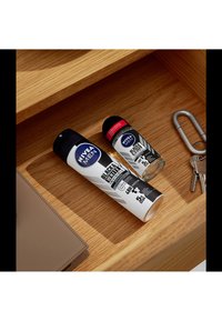 NIVEA MEN MEN DEODORANT INVISIBLE FOR BLACK & WHITE ANTI-PERSPIRANT SPRAY - Deodorant