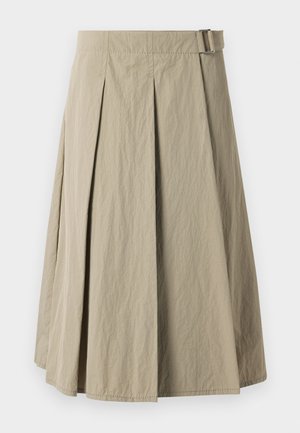 Gonna plissettata beige con una texture liscia, dotata di passanti per cintura e dalla forma a trapezio, progettata con un taglio al ginocchio.