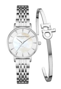 Sölvfärgad rostfri stålklocka med urtavla i pärlemor, romerska siffror och flätad rem. Kommer med ett silverarmband med en logotyp.