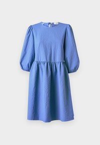 Kék textúrájú ruha kerek nyakkivágással, puffos ujjal és ráncolt derékkal. Hátul kulcslyuk alakú kivágás gombos záródással.