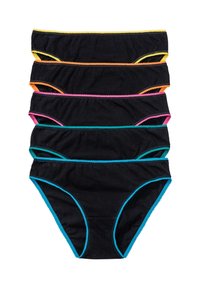 Sei paia di mutande bikini nere in cotone, ciascuna con un diverso colore di elastico in vita: giallo, arancione, rosa, blu e verde.