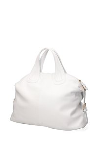 Borsa a tracolla bianca in pelle con doppi manici superiori, forma arrotondata e dettagli in metallo dorato sui lati, su sfondo bianco.