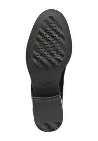 Semelle de chaussure en caoutchouc noir avec un motif de grip texturé et un léger talon, arborant le logo en relief "GEOX ITALIAN PATENT". Fini lisse et durable.