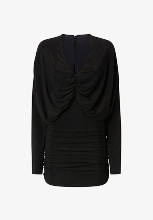 Abito nero con texture, con un drappeggio nella parte anteriore, maniche lunghe e dettagli arricciati in vita. Presenta una zip sul retro e un profondo scollo a V.