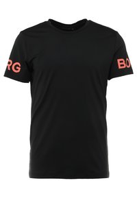 Svart t-shirt i slät tyg. Har en rundad halsringning och en iögonfallande orange "BORG" tryckt på vänster ärm.