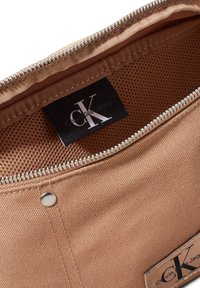 Calvin Klein Jeans SPORT ESSENTIALS WAISTBAG - Bolsa de cintura - savannah tan