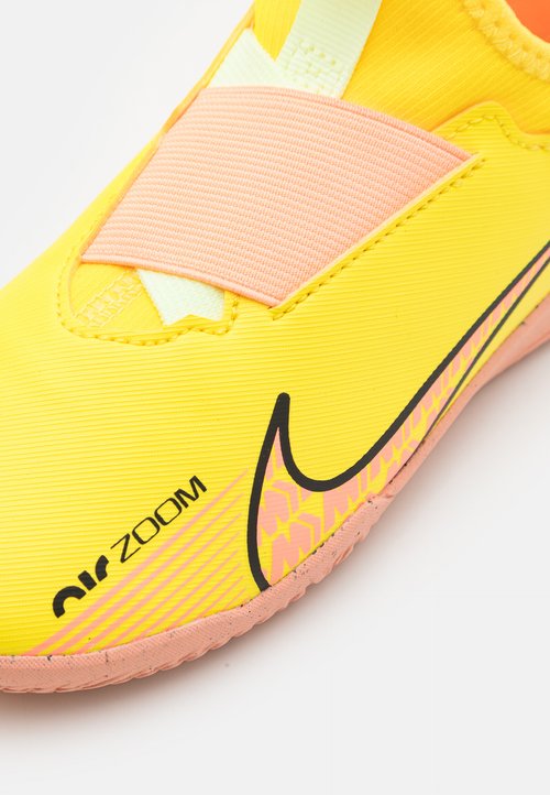 Nike JR ZOOM MERCURIAL VAPOR 15 ACADEMY UNISEX - Botines de fútbol sala - yellow strike/sunset glow/volt ice — foto 6