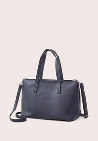 Borsa a tracolla in pelle blu navy con finitura testurizzata, doppi manici superiori, tracolla removibile e accessori in tono argento.