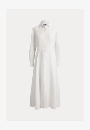 Vestido camisa blanco de manga larga con botones, cuello y cintura entallada, que llega hasta la mitad de la pantorrilla.