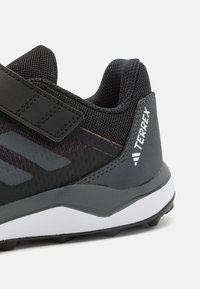 Adidas Terrex TERREX AGRAVIC FLOW UNISEX - Metsajooksu tossud - core black/grey six/impact orange