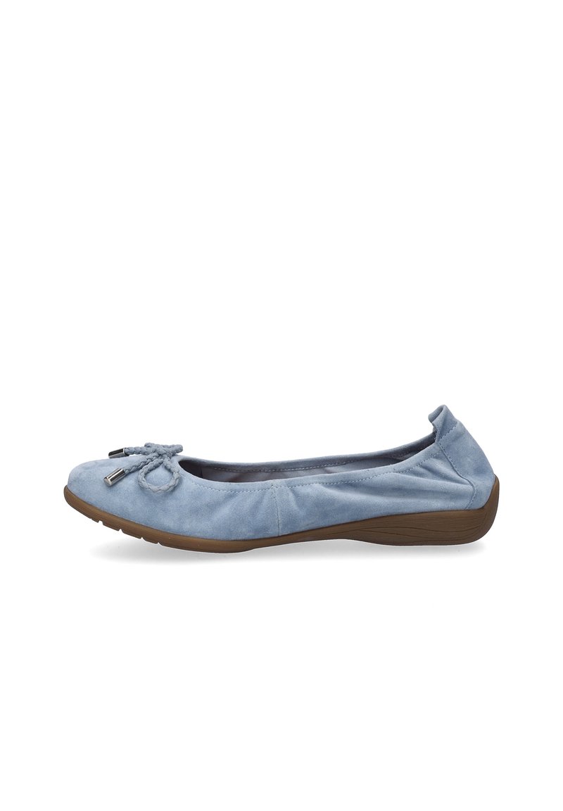 Ballet flats in suede bluastro con punta rotonda, dettaglio a fiocco annodato e suola in gomma marrone flessibile. Design leggero e semplice.