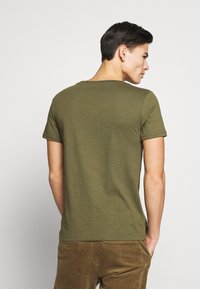 Pier One T-shirt básica - khaki