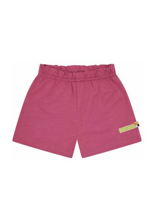 Korte roze katoenen shorts met een elastische tailleband en een klein label waarop "loud + proud" in lichtgroen staat. Gladde textuur, eenvoudig ontwerp.